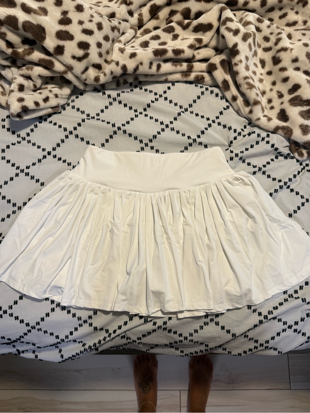HALARA White Circle Skater Skirt
